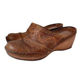 Clarks Women's Artisan Light Brown Leather Embellished Wedge Mule Clog Sz 8.5 M